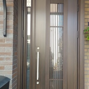 【京都府宇治市】玄関ドア交換・内窓設置の施工事例｜開口部の断熱リフォームで快適＆省エネ
