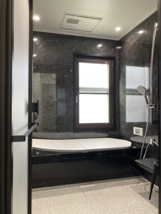 【大阪府交野市】浴室リフォーム施工事例｜タイル張りのお風呂を温かいユニットバスへ交換