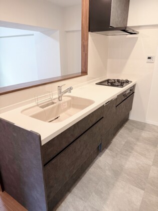 【福岡市西区】台所リフォーム｜開き扉から引き出し式へ！奥の物も出し入れ楽々な最新キッチン